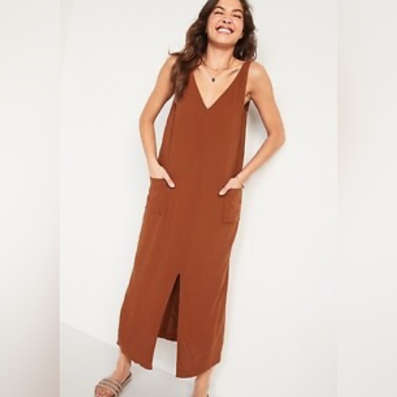 Old Navy Dresses & Skirts - Old Navy Tan Sleeveless split front maxi dress